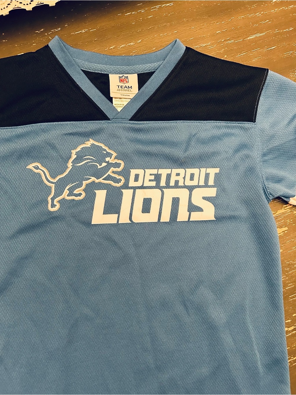 Back to school! Youth Detroit Lions jersey size Medium 8/10.